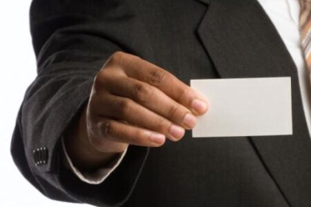 چگونه مانند یک حرفه ای کارت ویزیت خود را تقدیم کنیم قسمت دوم