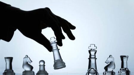 تکنیک ها و ترفندهای انتخاباتی از پخش سریال محبوب تا مناظره
