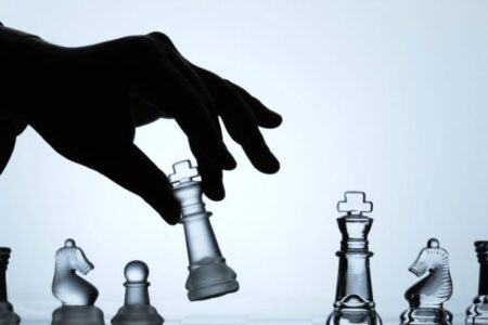 تکنیک ها و ترفندهای انتخاباتی از پخش سریال محبوب تا مناظره