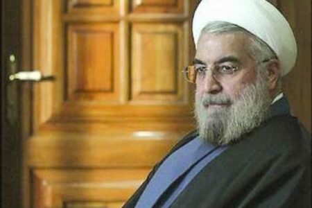 حسن روحانی برندی که با تدبیر و امید و با رنگ بنفش امد و سوخت و باناامیدی و سیاهی رفت