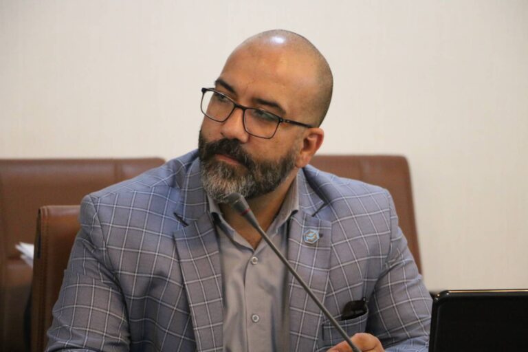 ارتباط موثر و حرفه ای با کارکنان
