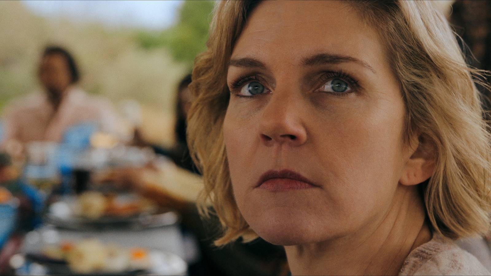 نقد و بررسی سریال پلوریبوس Pluribus نوشته دکترمازیارمیر منتقد سینما و تئاتر